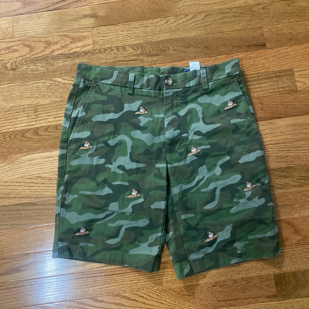 Vineyard Vines Camo Breaker Shorts size 30 Dog on Surfboard